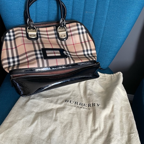 Burberry limited edition bag - Picture 3 of 6